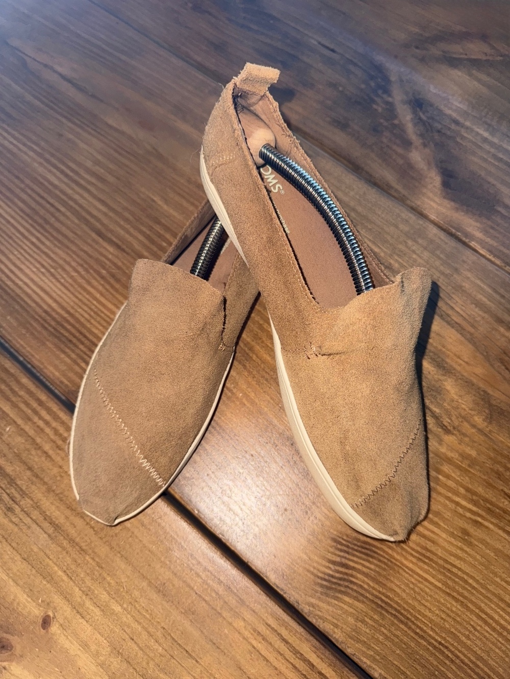 TOMS Women's Classic Suede Slip-On Shoes Size W9 Tan